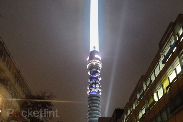 [Imagen: BT-Tower-as-a-Giant-Lightsaber.jpg]